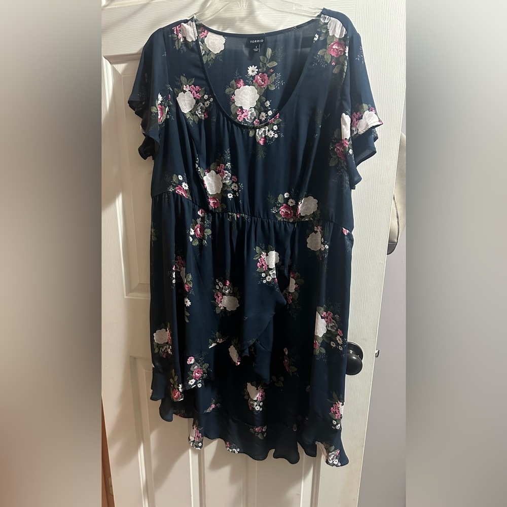 Torrid Size 1 Sheer Tunic with ruffle hem.  Perfect with leggings and boots.